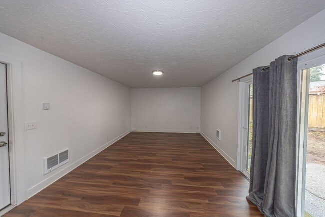 Building Photo - Updated 3 Bed, 2 Bath Home with RV/Trailer Parking – 1,962 Sq Ft, No HOA