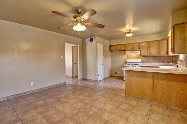 Building Photo - 2170 Calle De Santa Ana