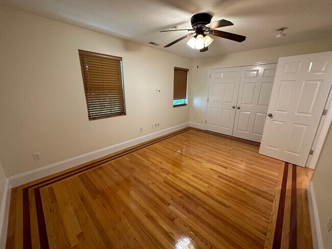 Building Photo - 8 Grant St