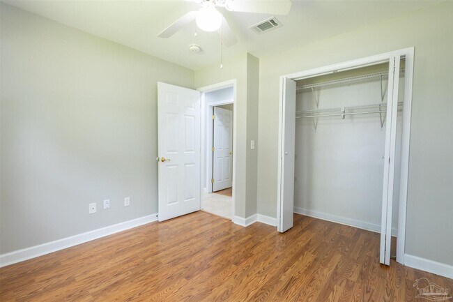 Building Photo - 848 Meadow Ln