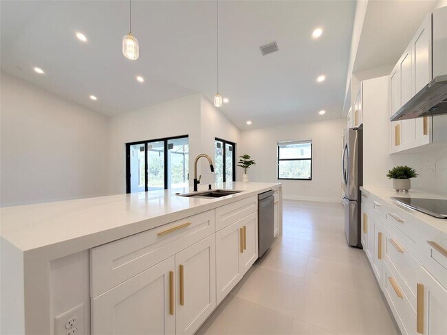 Building Photo - 14671 Lillian Cir