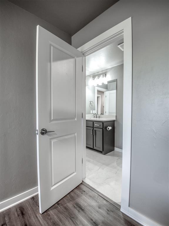 Building Photo - 609 Abadan Dr