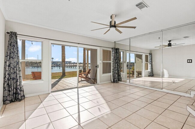 Building Photo - Brooks Landing