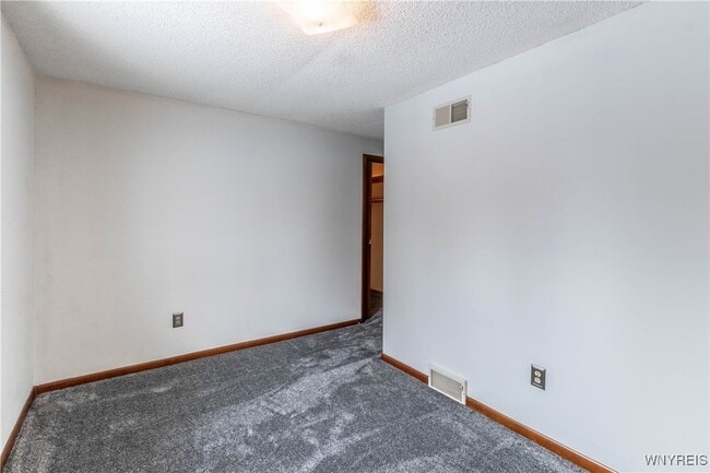 Building Photo - 194 Boncroft Dr