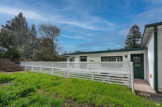 Building Photo - 810 Brush Creek Rd