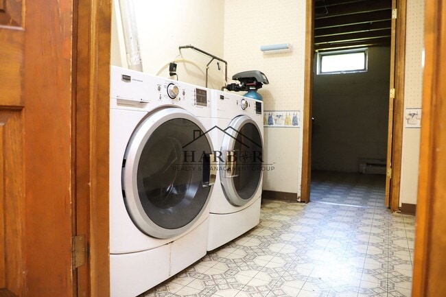 Building Photo - 3504 Ogden Ct NE