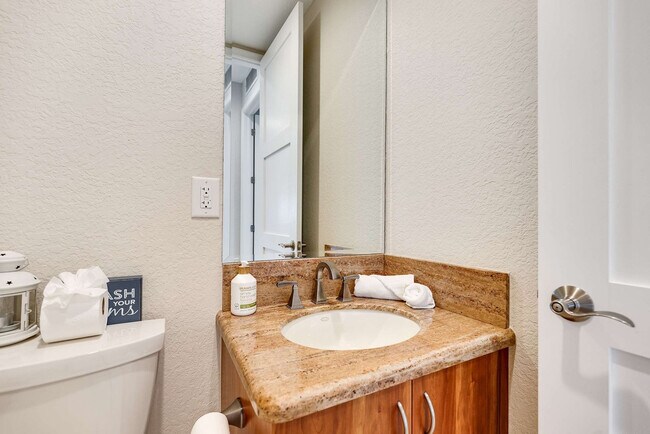 Building Photo - 1412 SE 2nd St