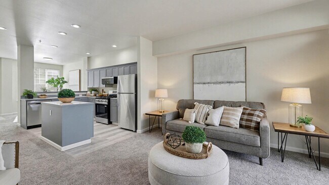 Building Photo - Updated Kirkland Townhome in Lochshire Condominiums with Premium Amenities- Available NOW