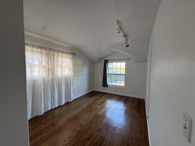 Building Photo - 1450 Meadow Ln