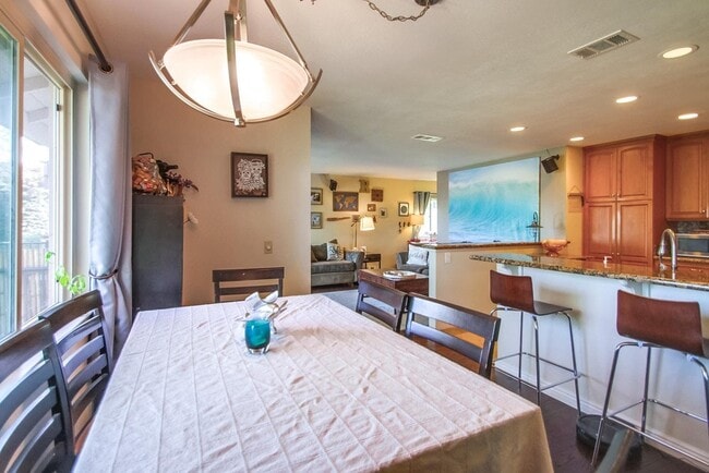 Building Photo - 3064 Avenida Christina