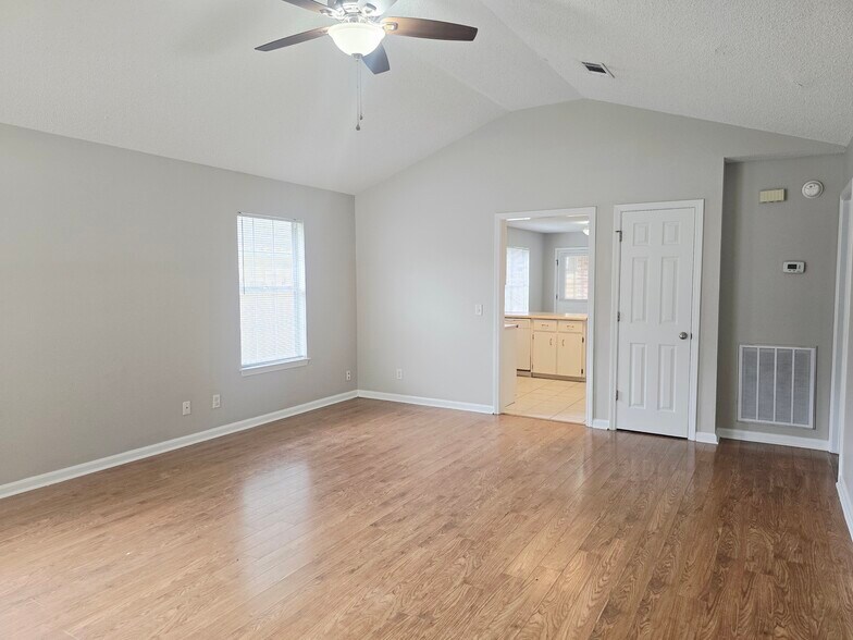 Building Photo - 212 E Mell St