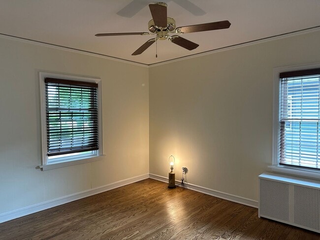 Building Photo - 2227 E Woodstock Pl