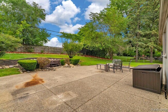 Building Photo - 36939 Heatherton Dr