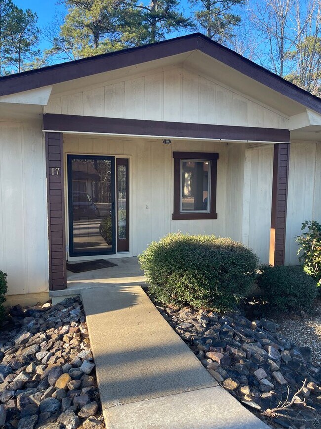 Building Photo - 2 Bedroom, 1.5 bathroom townhome located in a quiet neighborhood. Amenities can be transferred!  ...