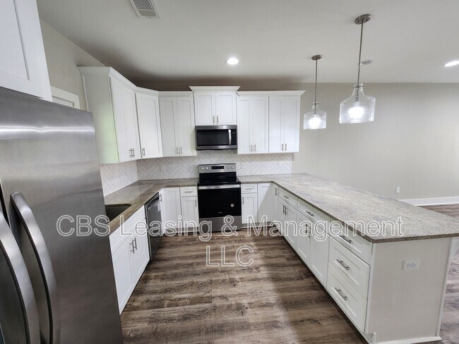Building Photo - 630 Village Dr