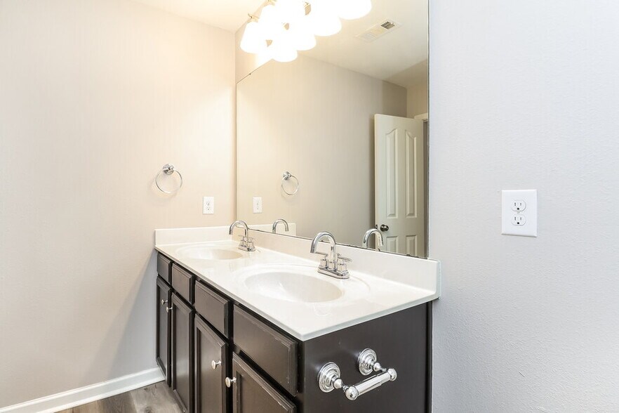 Building Photo - 4234 Grant Martin Dr