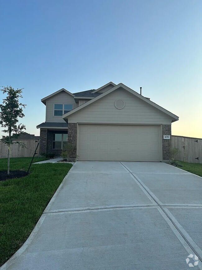 Building Photo - 1530 San Sebastien Dr