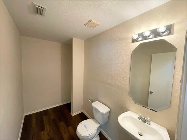 Building Photo - 18206 Valebluff Ln