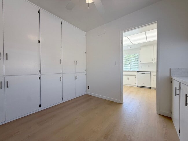 Building Photo - Costal Living - Pride of Ownership Neighbo...