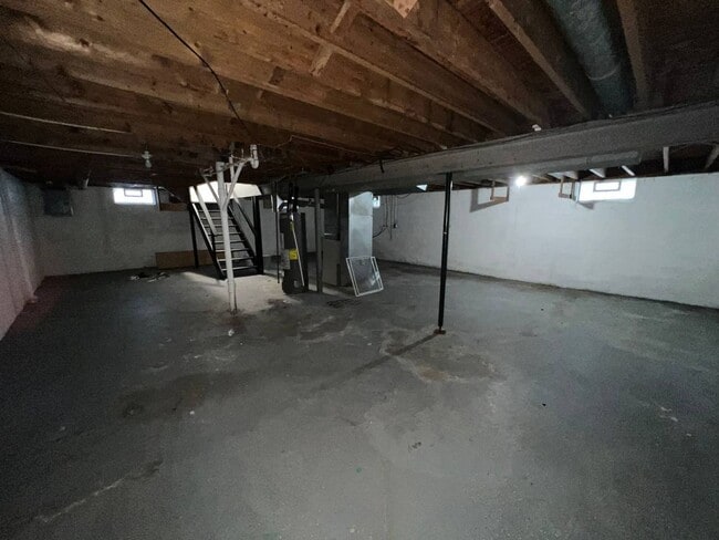 Building Photo - 3 bedroom Ranch home with LARGE basement - EDEN and CMHA section 8 available.