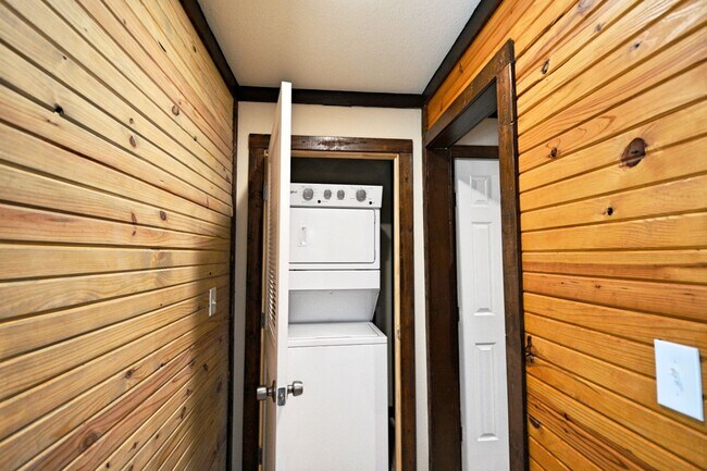 Building Photo - 1155 Farm to Market 2722