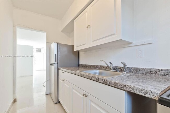 Building Photo - 1685 Jefferson Ave