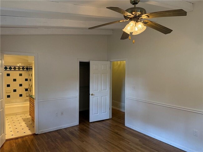 Building Photo - 3544 Raymond Dr