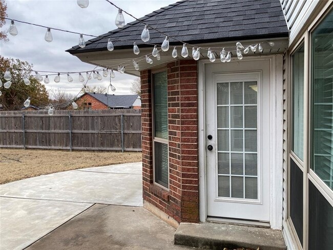 Building Photo - 405 Rhoades Ct