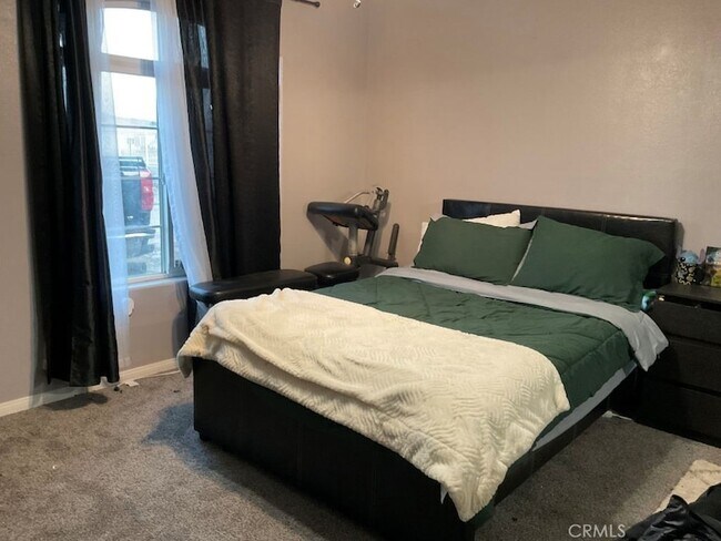 Building Photo - 11546 Hickory Ave