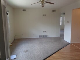 Building Photo - 831 Kimberly Dr