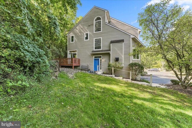 Building Photo - 400 Wooded Way
