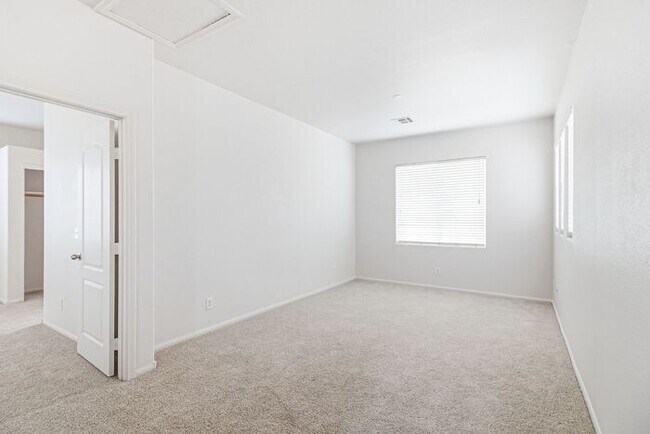 Building Photo - Inviting 3-Bedroom Home with Oversized Loft in Gated Southwest Community