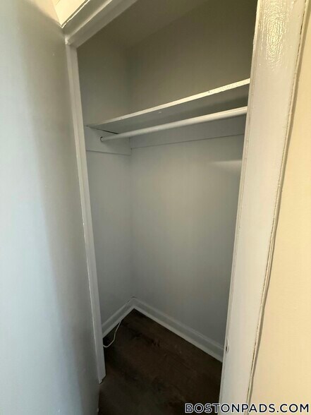 Building Photo - 84 Gardner St