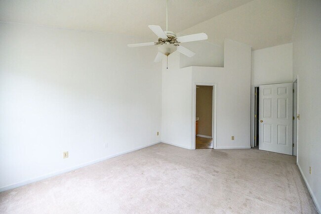 Building Photo - Wonderful and Spacious 3 bedroom home 2.5 bath in High Point with 2 car garage and large fenced-i...