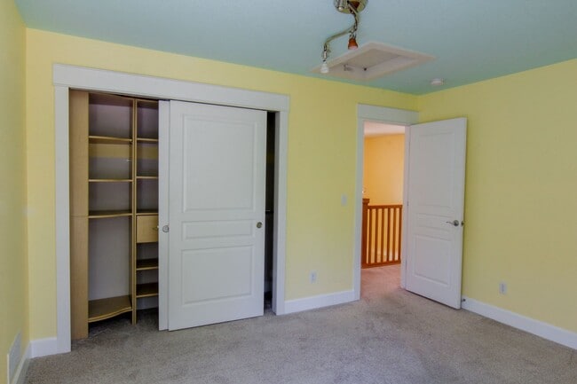 Building Photo - Prime Central Park 5bed/4ba