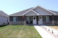 Building Photo - Beautiful Furnished Townhouse -Shorter Ter...