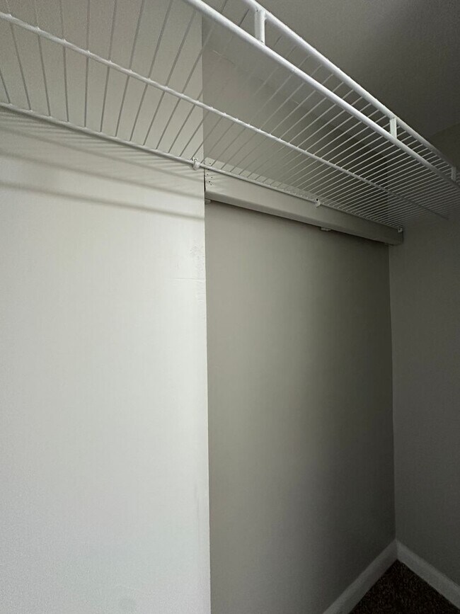 Building Photo - Backyard Nights & Front Porch Mornings — Cozy 3BR Brick Ranch in Fairlawn