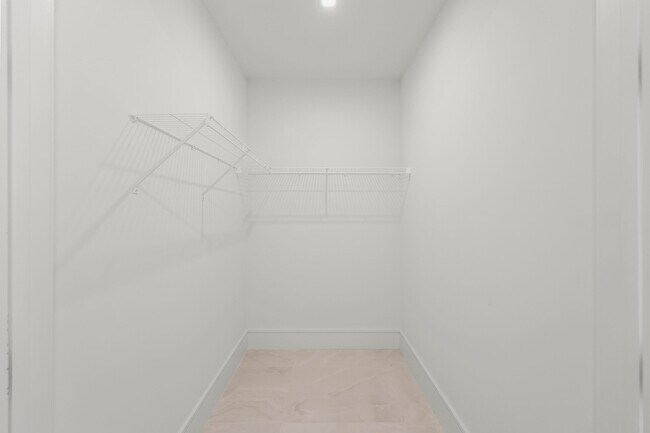 Building Photo - 220 Lake Shore Dr