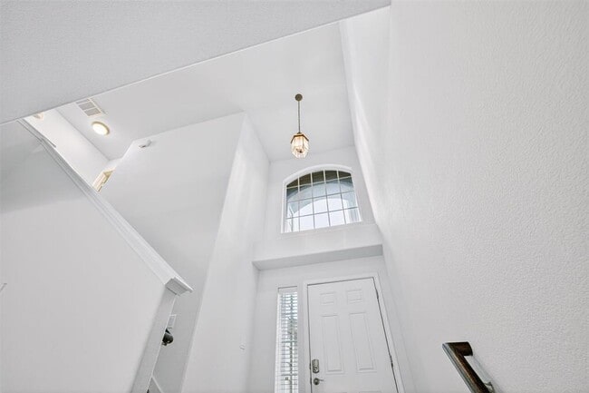 Building Photo - 2632 Century Park Blvd