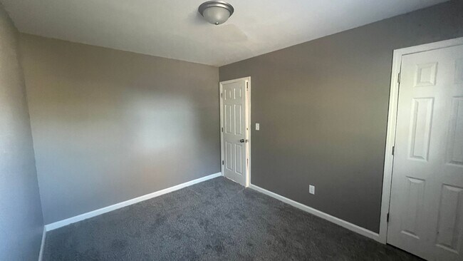 Building Photo - 5922 N 84th St