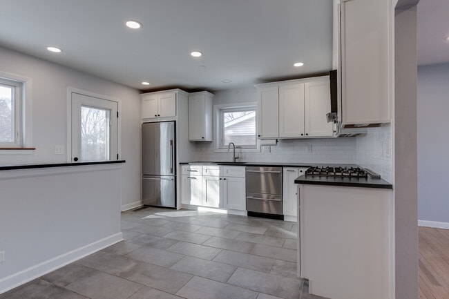 Building Photo - 1311 E Euclid Ave