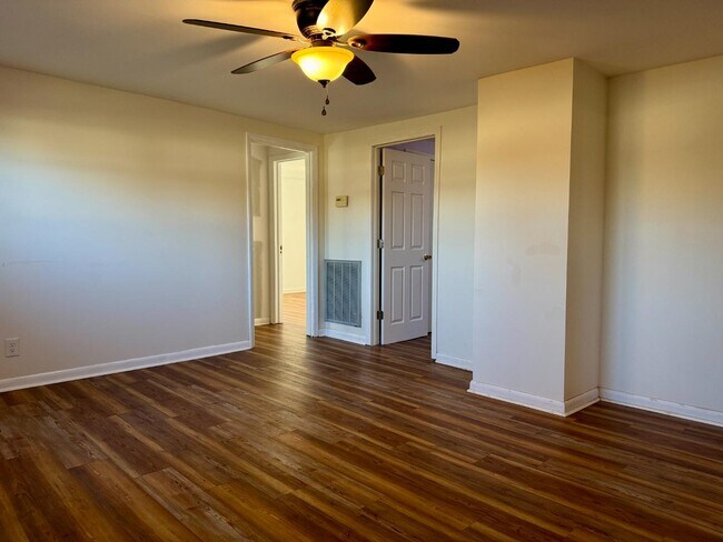 Building Photo - 2516 Hinson Rd