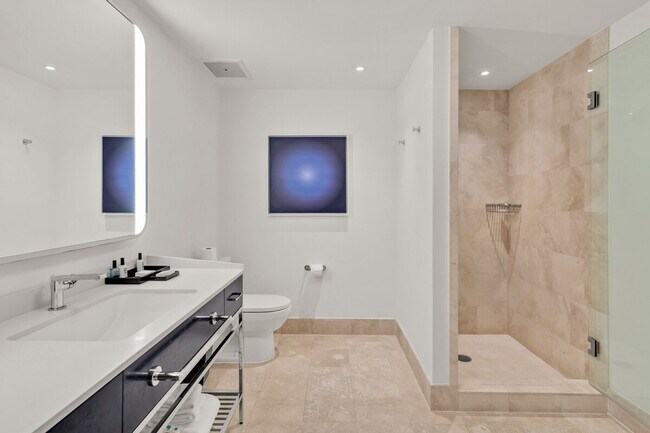 Building Photo - 4401 Collins Ave