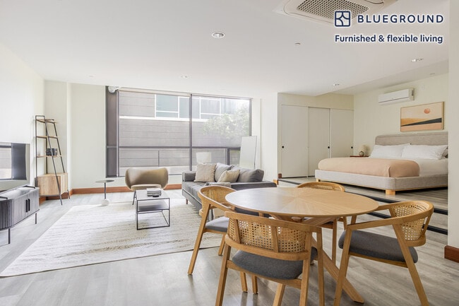 Building Photo - 110 W Ocean Blvd