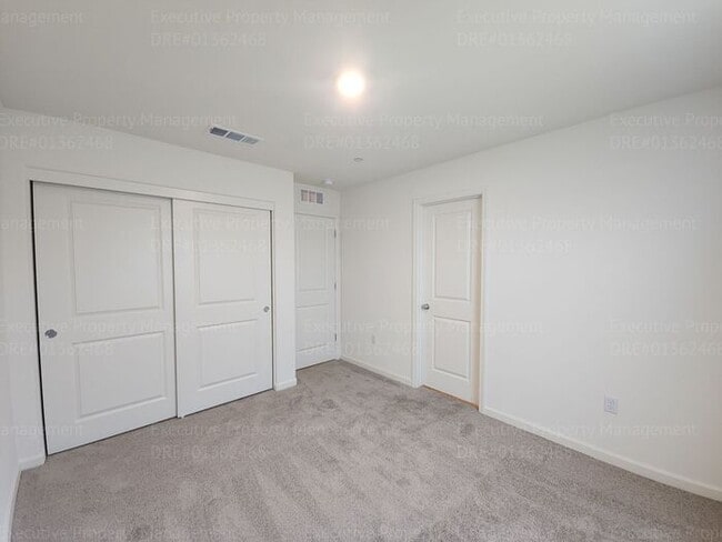Building Photo - Newly constructed 4 bedroom/ 3 bathroom co...