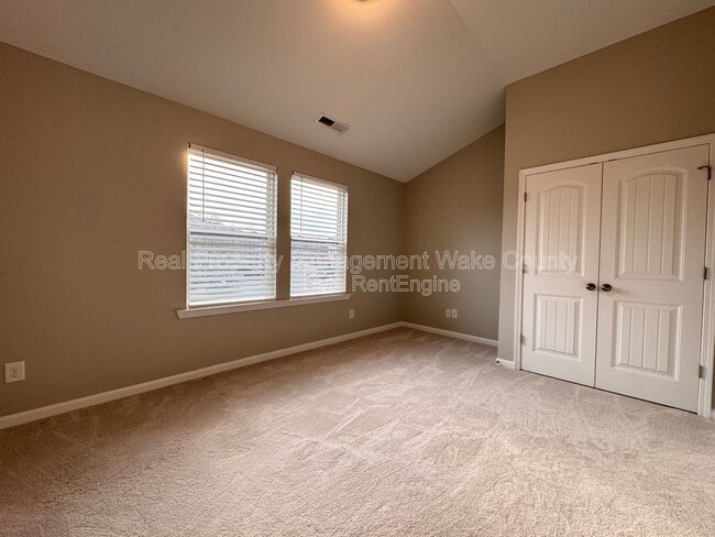 Building Photo - 330 Carthage Ct