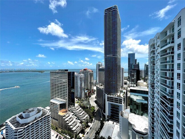 Building Photo - 950 Brickell Bay Dr