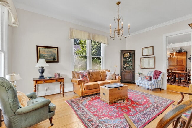 Building Photo - Beautiful Furnished 3 Bedroom Home in Historic District