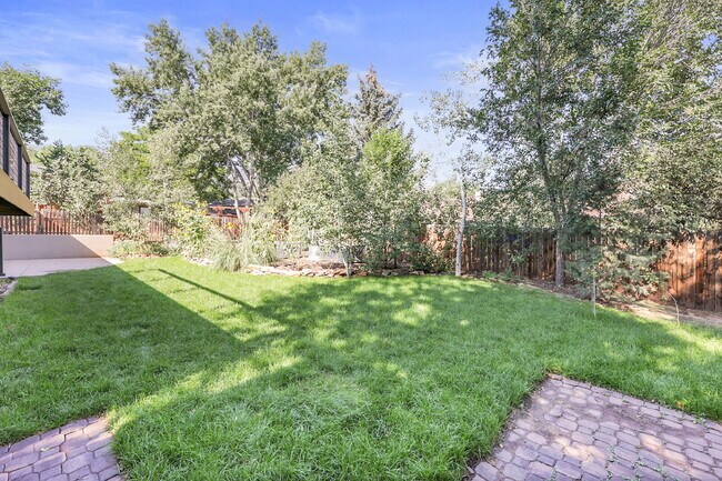 Building Photo - $3,750, 4-Bed, 3-Bath Updated Home in Mani...