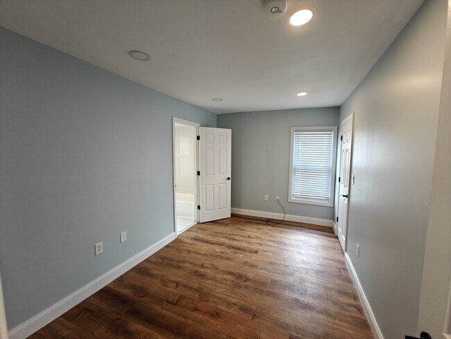 Building Photo - 102 Mt Pleasant Ave